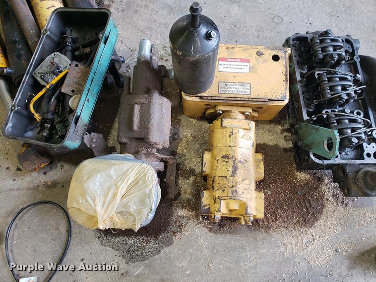 image for item DB9383 (2) Detroit Diesel 6V53 engine blocks