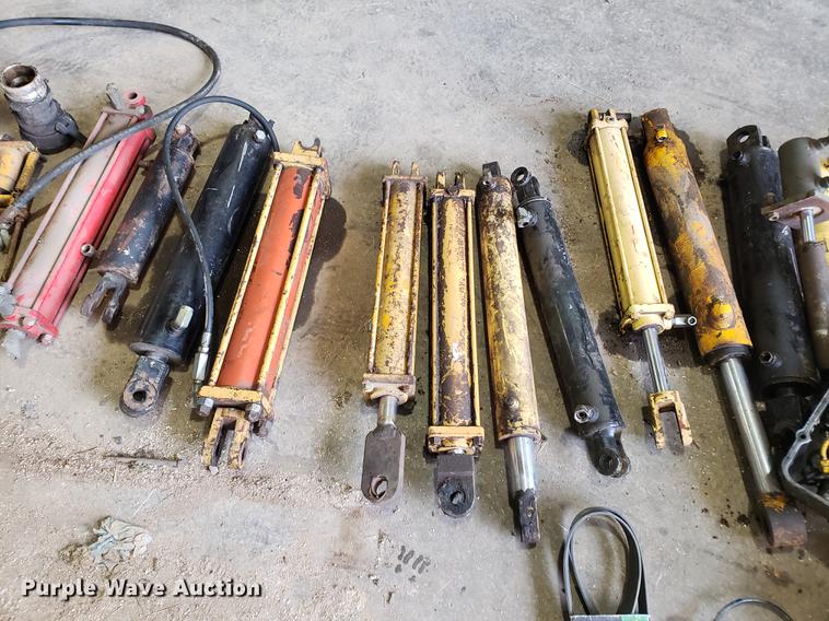 image for item DB9383 (2) Detroit Diesel 6V53 engine blocks