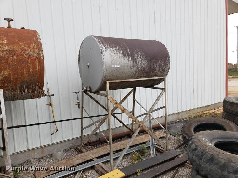 image for item DB9389 (2) fuel tanks