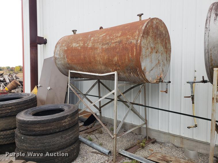 image for item DB9389 (2) fuel tanks