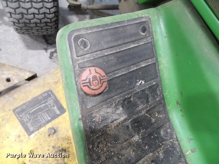 image for item DD2433 1998 John Deere 425 lawn mower