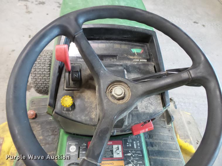 image for item DD2433 1998 John Deere 425 lawn mower