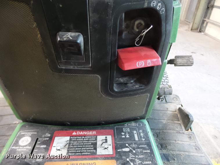 image for item DD2433 1998 John Deere 425 lawn mower