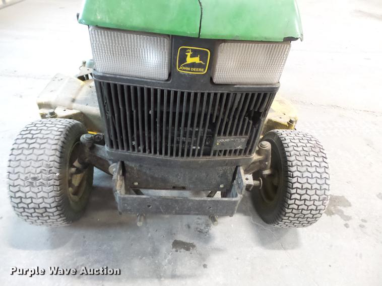 image for item DD2433 1998 John Deere 425 lawn mower