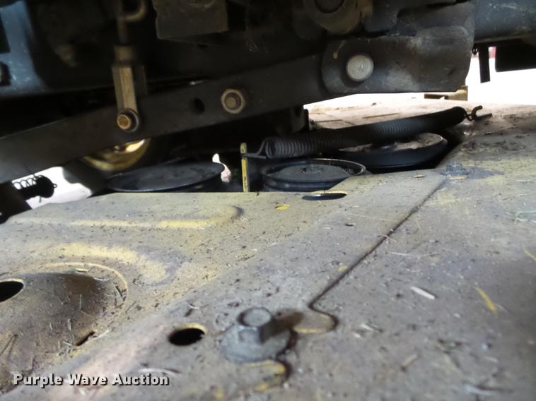 image for item DD2433 1998 John Deere 425 lawn mower