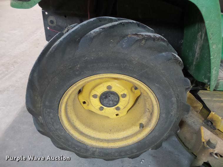 image for item DD2433 1998 John Deere 425 lawn mower