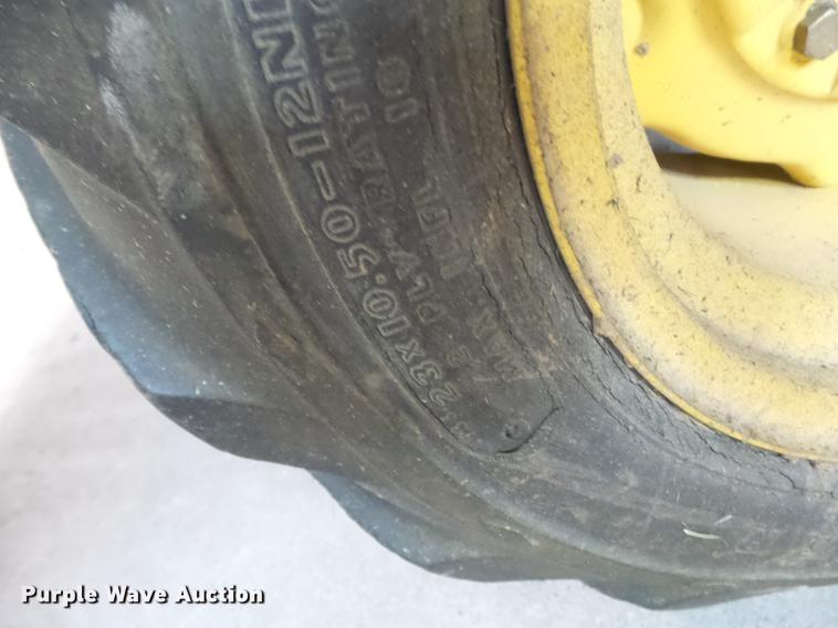 image for item DD2433 1998 John Deere 425 lawn mower