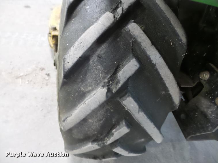 image for item DD2433 1998 John Deere 425 lawn mower