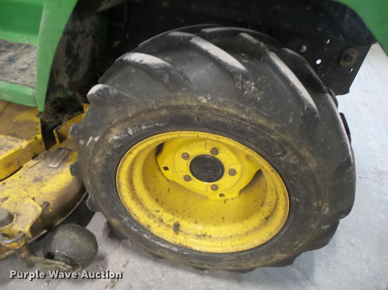 image for item DD2433 1998 John Deere 425 lawn mower