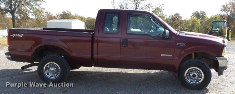 image for item DD2457 2004 Ford F250 Super Duty SuperCab pickup truck