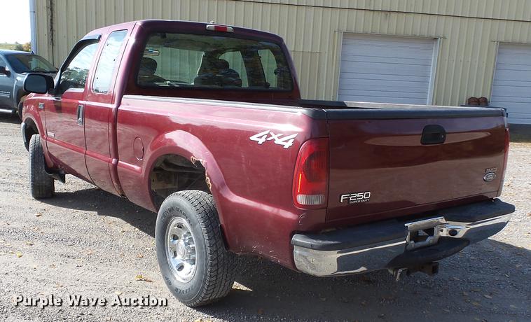 image for item DD2457 2004 Ford F250 Super Duty SuperCab pickup truck
