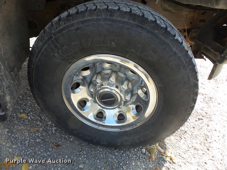 image for item DD2457 2004 Ford F250 Super Duty SuperCab pickup truck