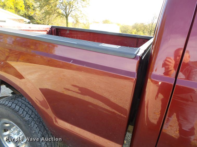 image for item DD2457 2004 Ford F250 Super Duty SuperCab pickup truck