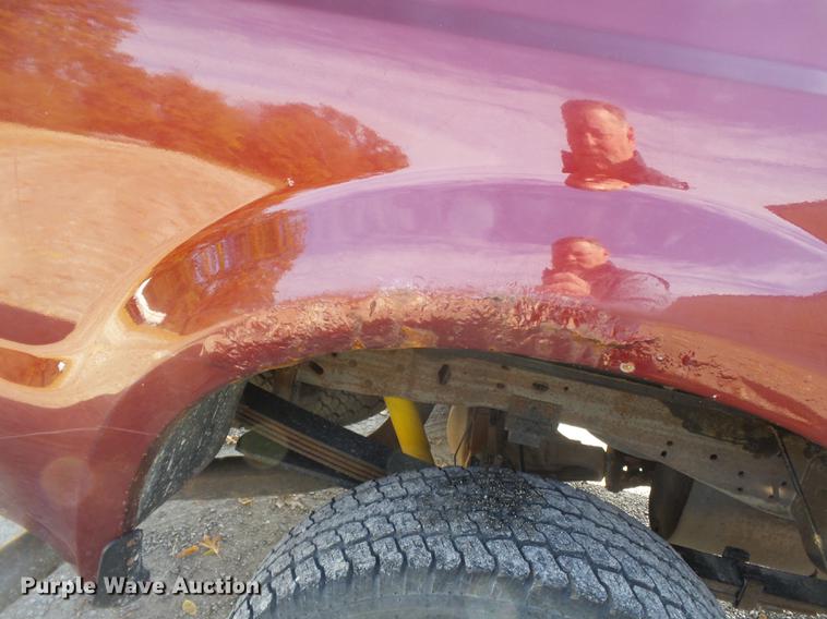 image for item DD2457 2004 Ford F250 Super Duty SuperCab pickup truck