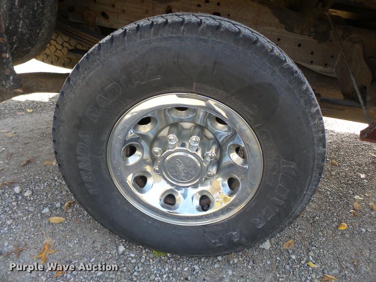 image for item DD2457 2004 Ford F250 Super Duty SuperCab pickup truck