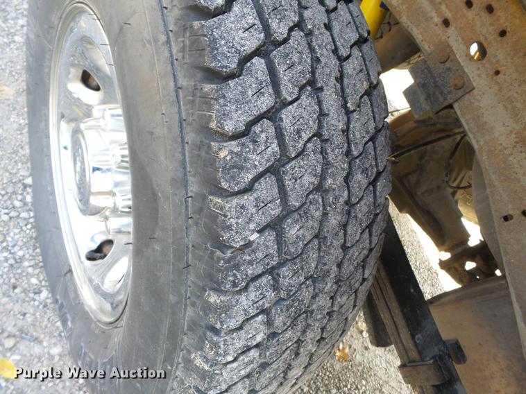 image for item DD2457 2004 Ford F250 Super Duty SuperCab pickup truck