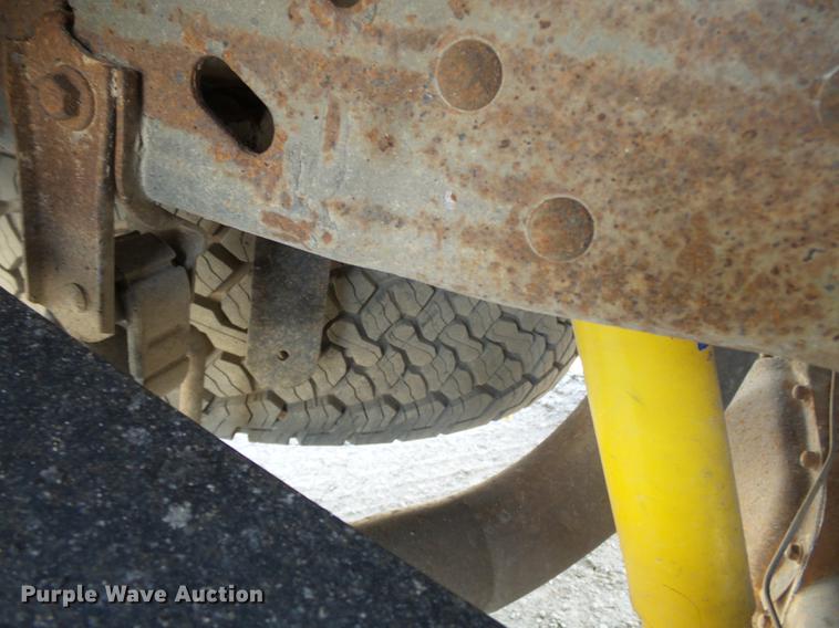 image for item DD2457 2004 Ford F250 Super Duty SuperCab pickup truck