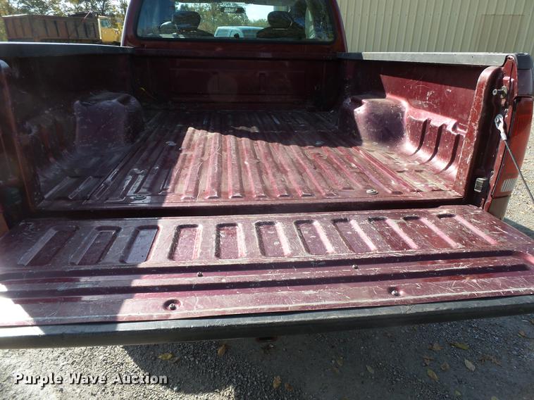 image for item DD2457 2004 Ford F250 Super Duty SuperCab pickup truck