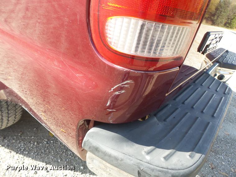 image for item DD2457 2004 Ford F250 Super Duty SuperCab pickup truck