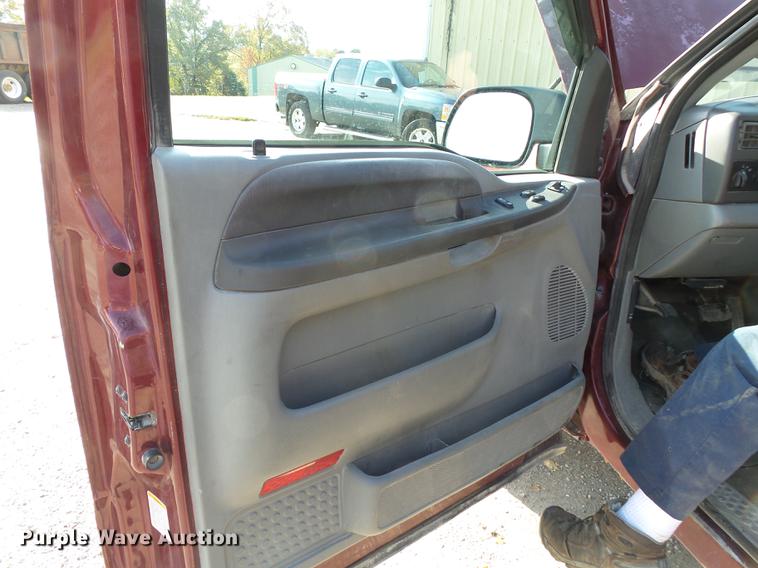 image for item DD2457 2004 Ford F250 Super Duty SuperCab pickup truck