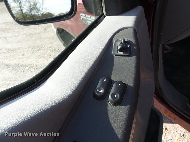 image for item DD2457 2004 Ford F250 Super Duty SuperCab pickup truck