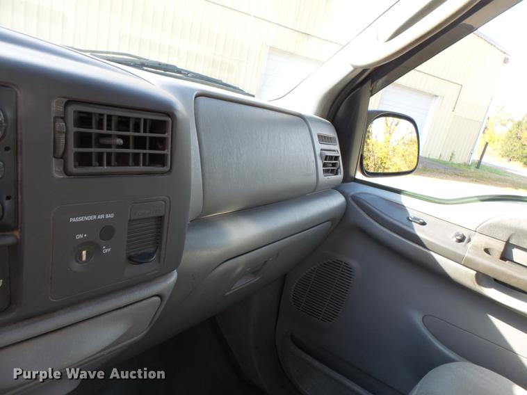 image for item DD2457 2004 Ford F250 Super Duty SuperCab pickup truck