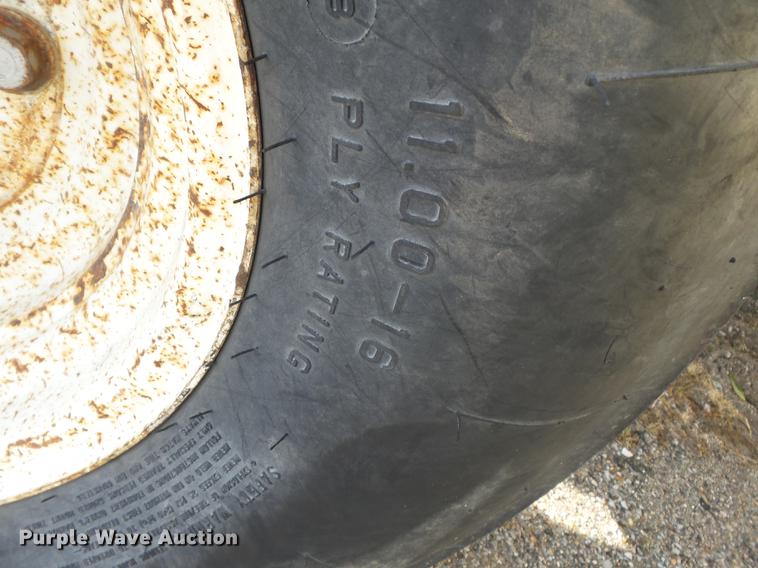 image for item DD2458 2004 New Holland TM120 tractor