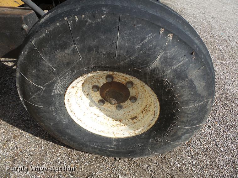 image for item DD2458 2004 New Holland TM120 tractor