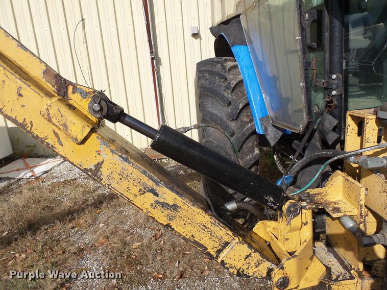 image for item DD2458 2004 New Holland TM120 tractor