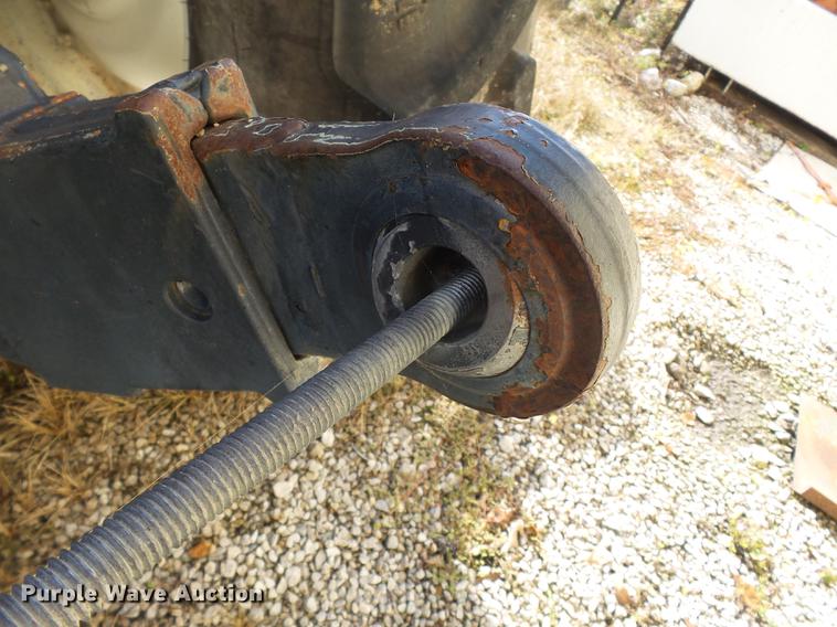 image for item DD2458 2004 New Holland TM120 tractor