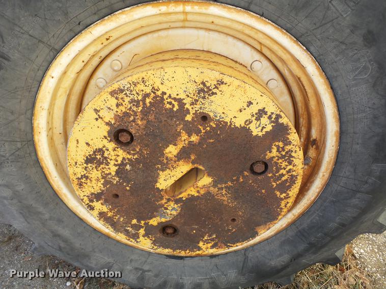 image for item DD2458 2004 New Holland TM120 tractor