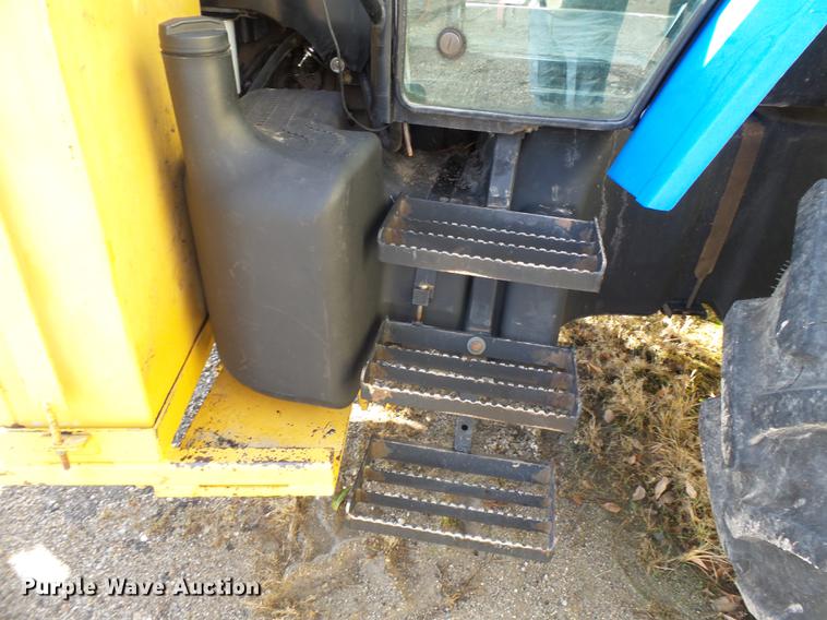 image for item DD2458 2004 New Holland TM120 tractor