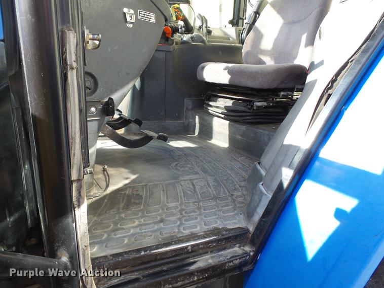 image for item DD2458 2004 New Holland TM120 tractor