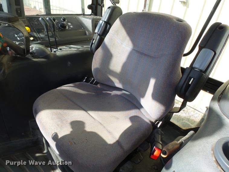 image for item DD2458 2004 New Holland TM120 tractor