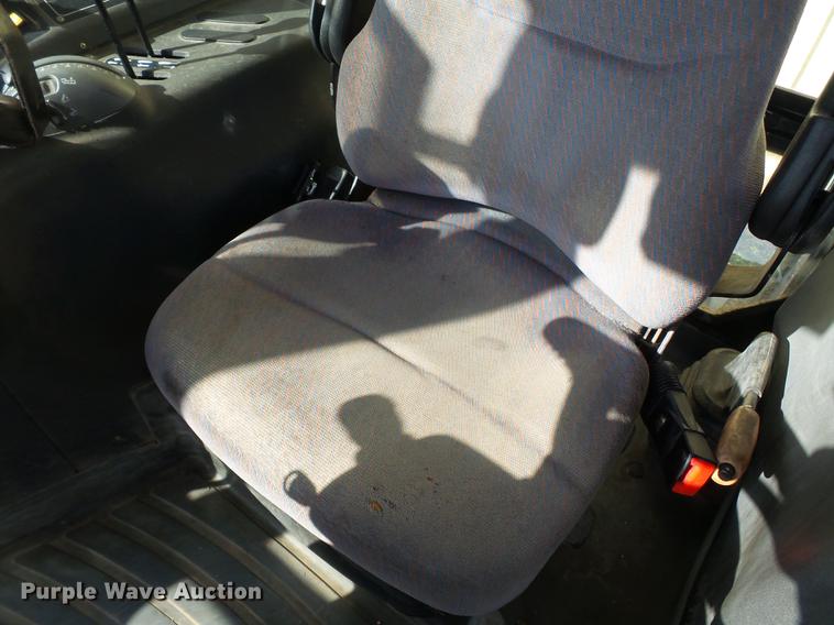 image for item DD2458 2004 New Holland TM120 tractor