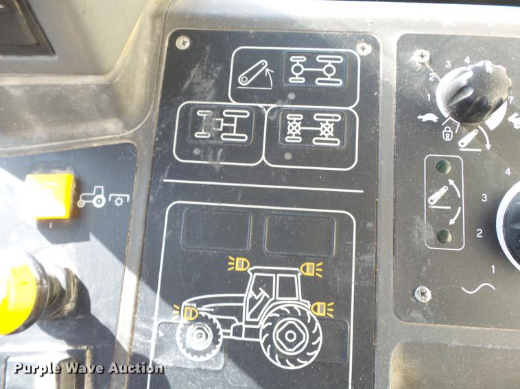 image for item DD2458 2004 New Holland TM120 tractor