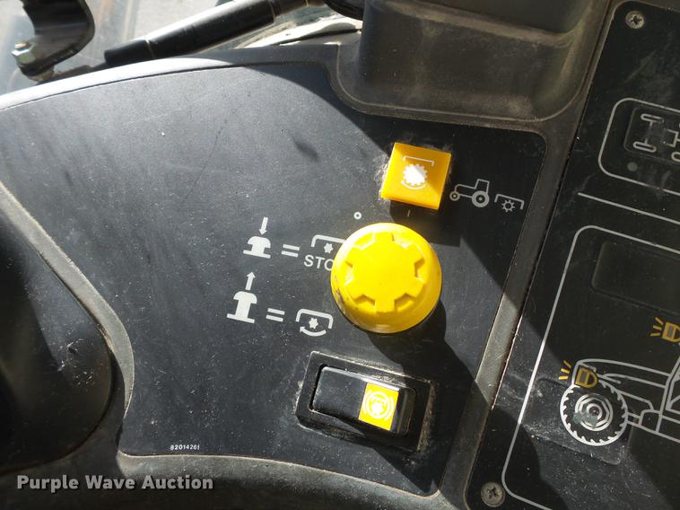 image for item DD2458 2004 New Holland TM120 tractor