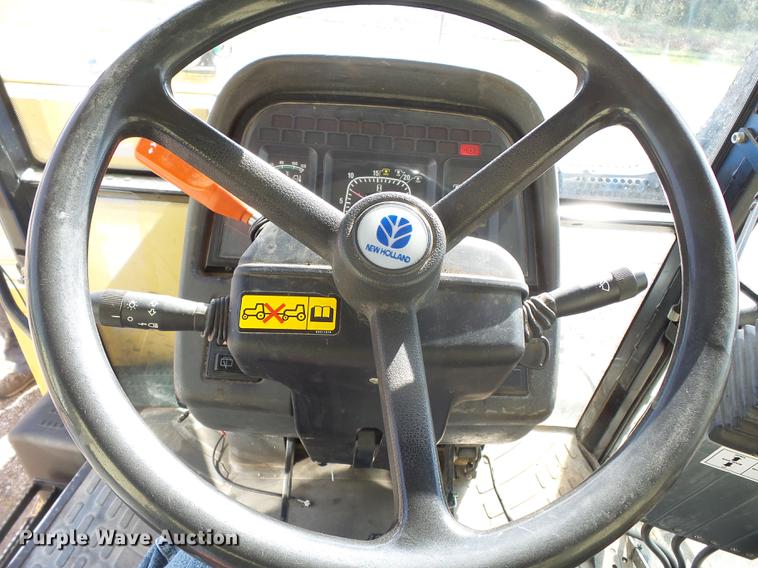 image for item DD2458 2004 New Holland TM120 tractor