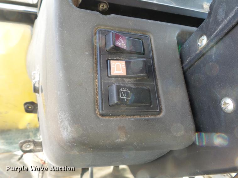 image for item DD2458 2004 New Holland TM120 tractor