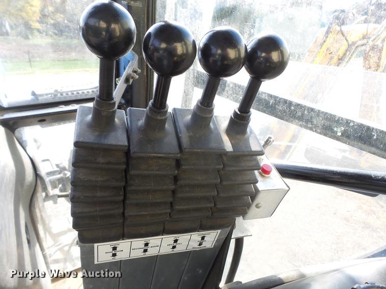 image for item DD2458 2004 New Holland TM120 tractor