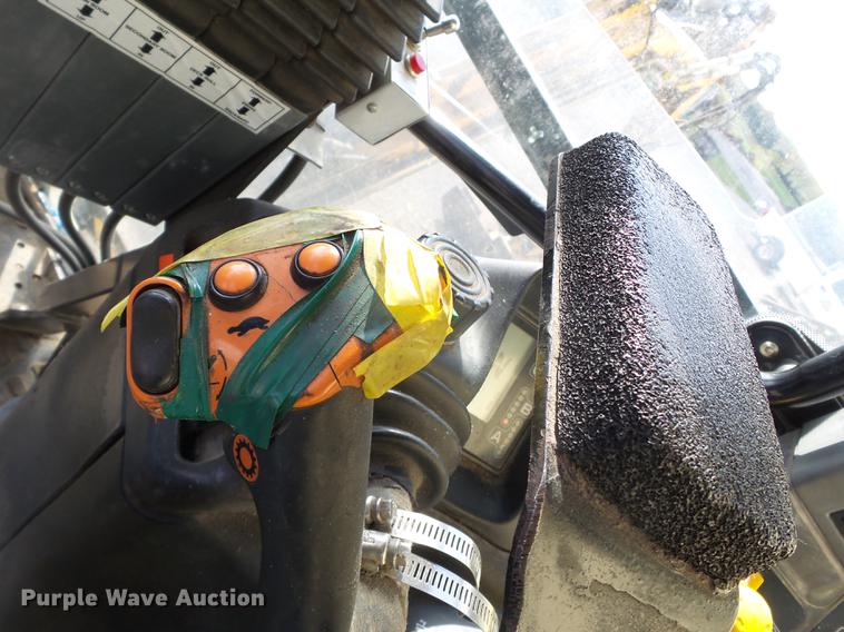 image for item DD2458 2004 New Holland TM120 tractor