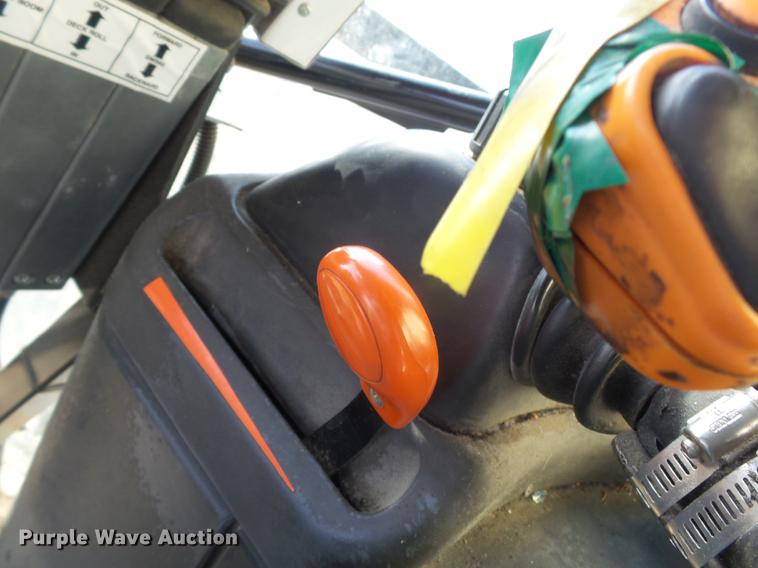 image for item DD2458 2004 New Holland TM120 tractor