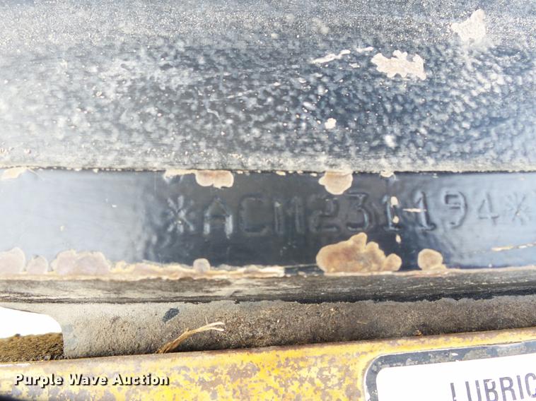 image for item DD2458 2004 New Holland TM120 tractor