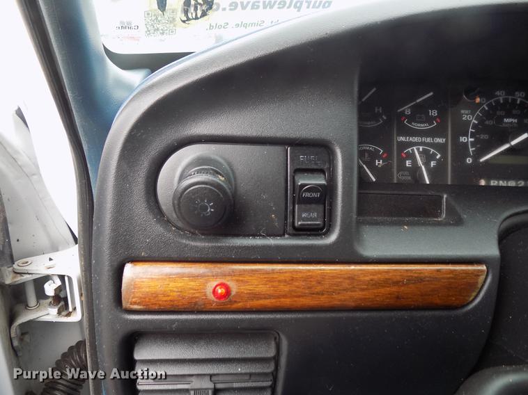 image for item DD3492 1994 Ford F150 SuperCab pickup truck