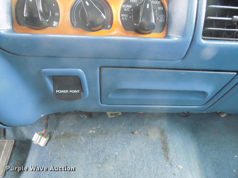 image for item DD3492 1994 Ford F150 SuperCab pickup truck