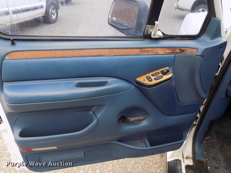 image for item DD3492 1994 Ford F150 SuperCab pickup truck