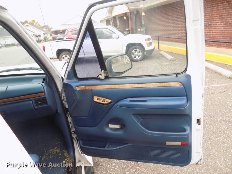 image for item DD3492 1994 Ford F150 SuperCab pickup truck