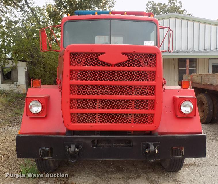 image for item DD3493 1983 Am General M-915-A1 semi truck