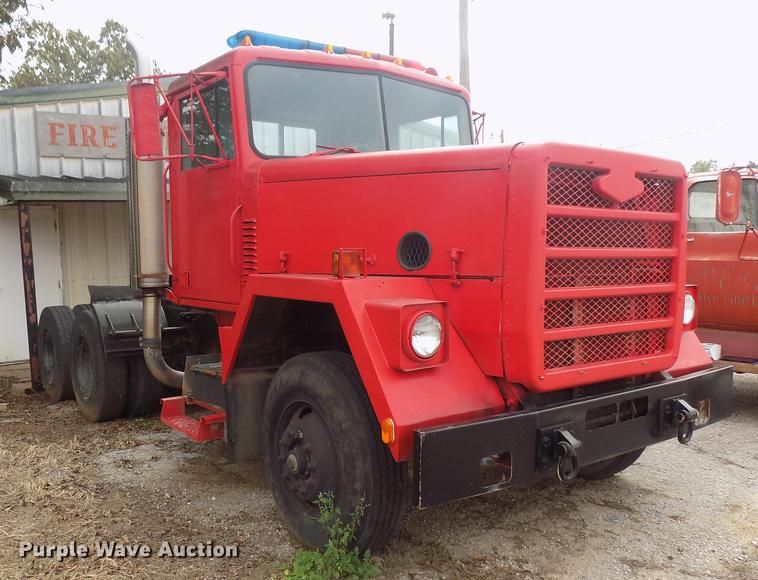 image for item DD3493 1983 Am General M-915-A1 semi truck