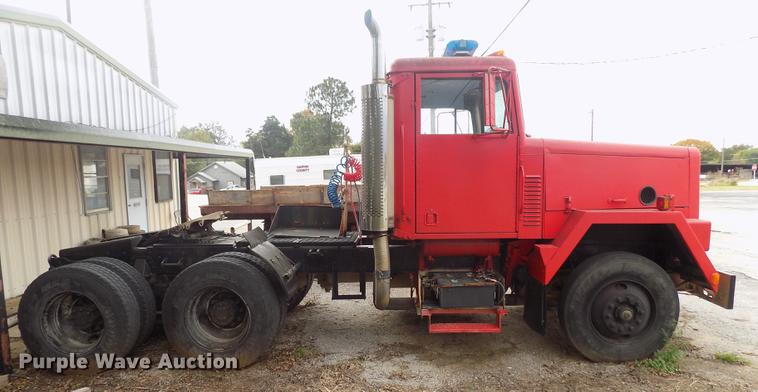 image for item DD3493 1983 Am General M-915-A1 semi truck